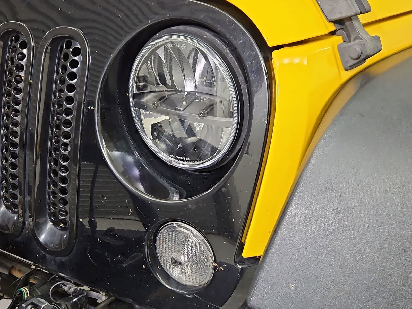 Thumbnail: 2015 Jeep Wrangler - 10