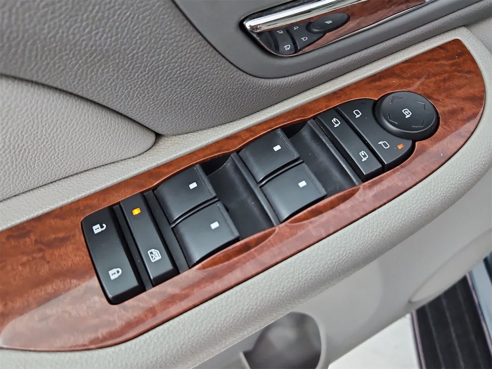 Thumbnail: 2008 GMC Yukon - 16