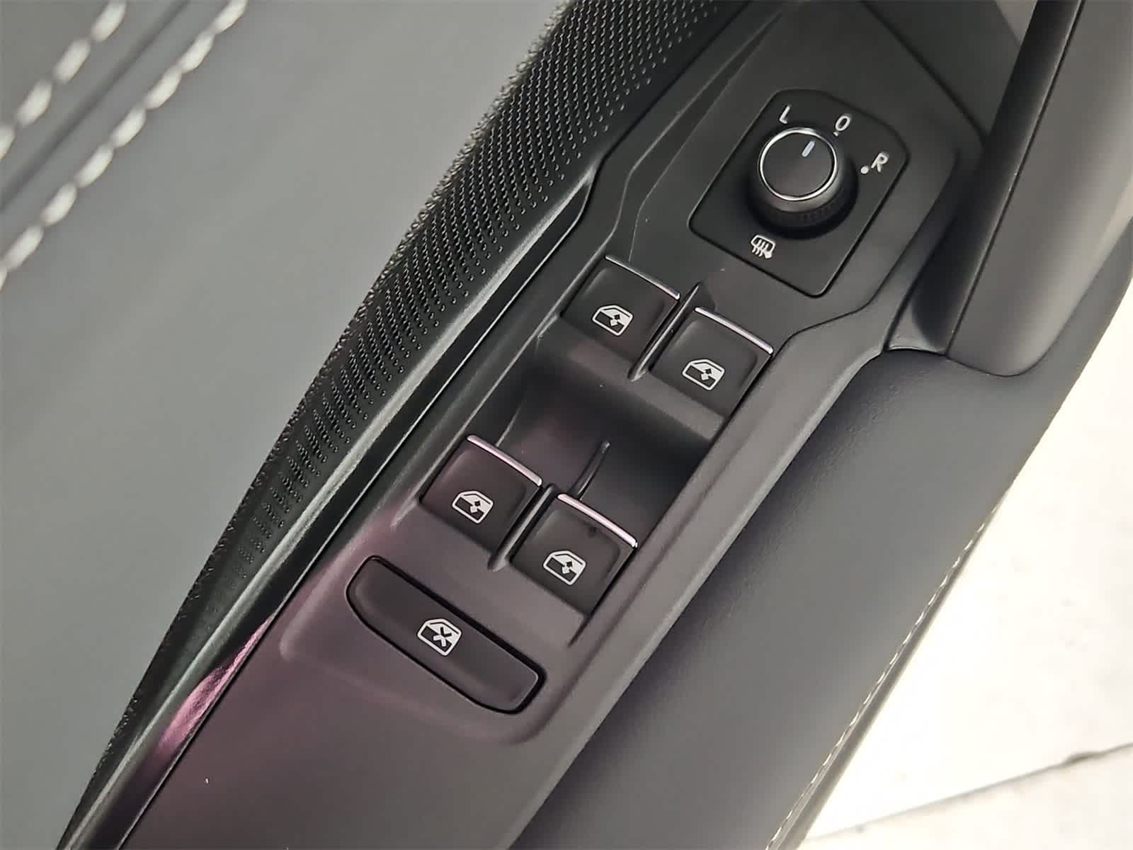 Thumbnail: 2025 Volkswagen Tiguan - 17