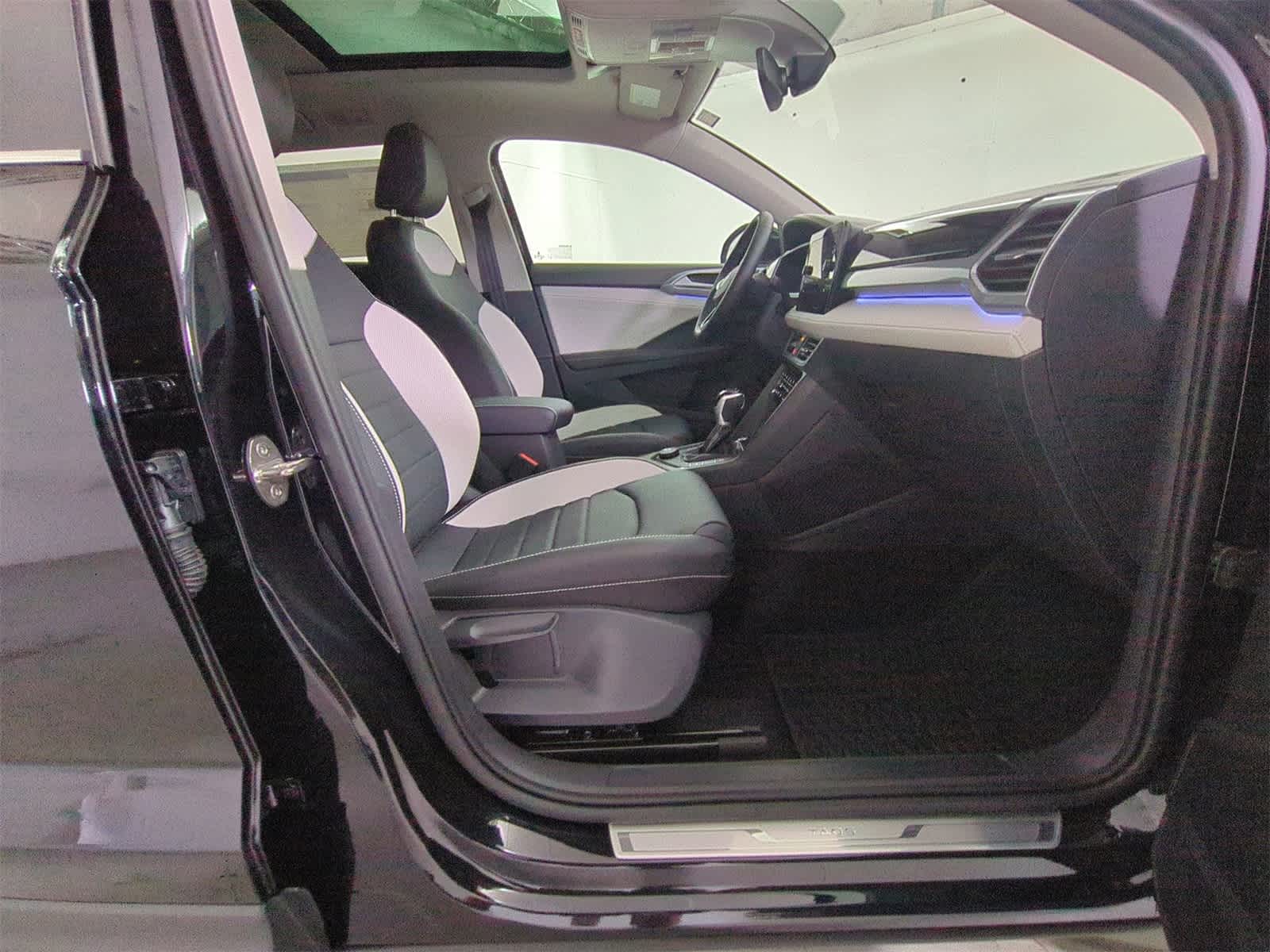 Thumbnail: 2025 Volkswagen Taos - 22