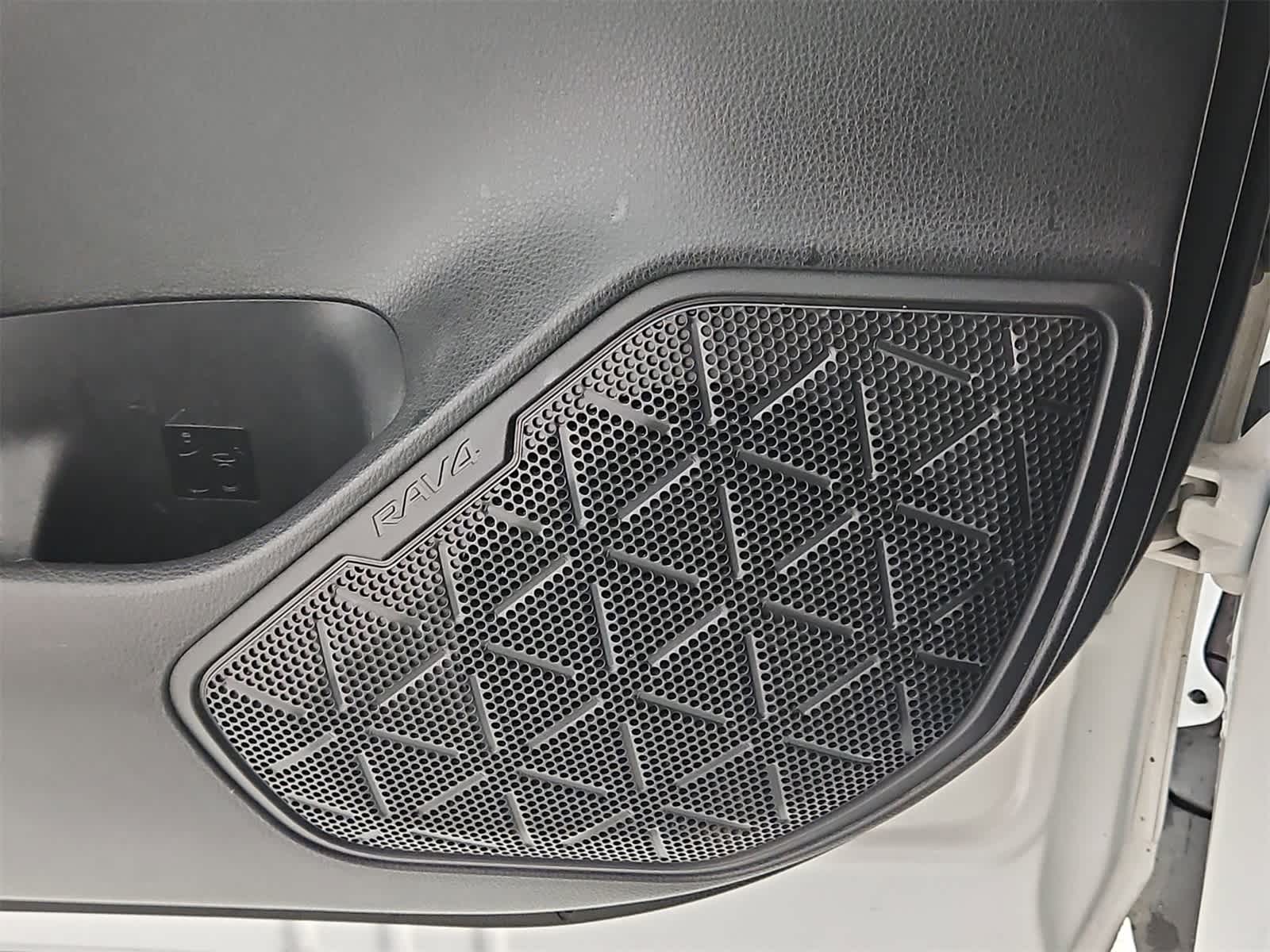 Thumbnail: 2021 Toyota RAV4 - 35