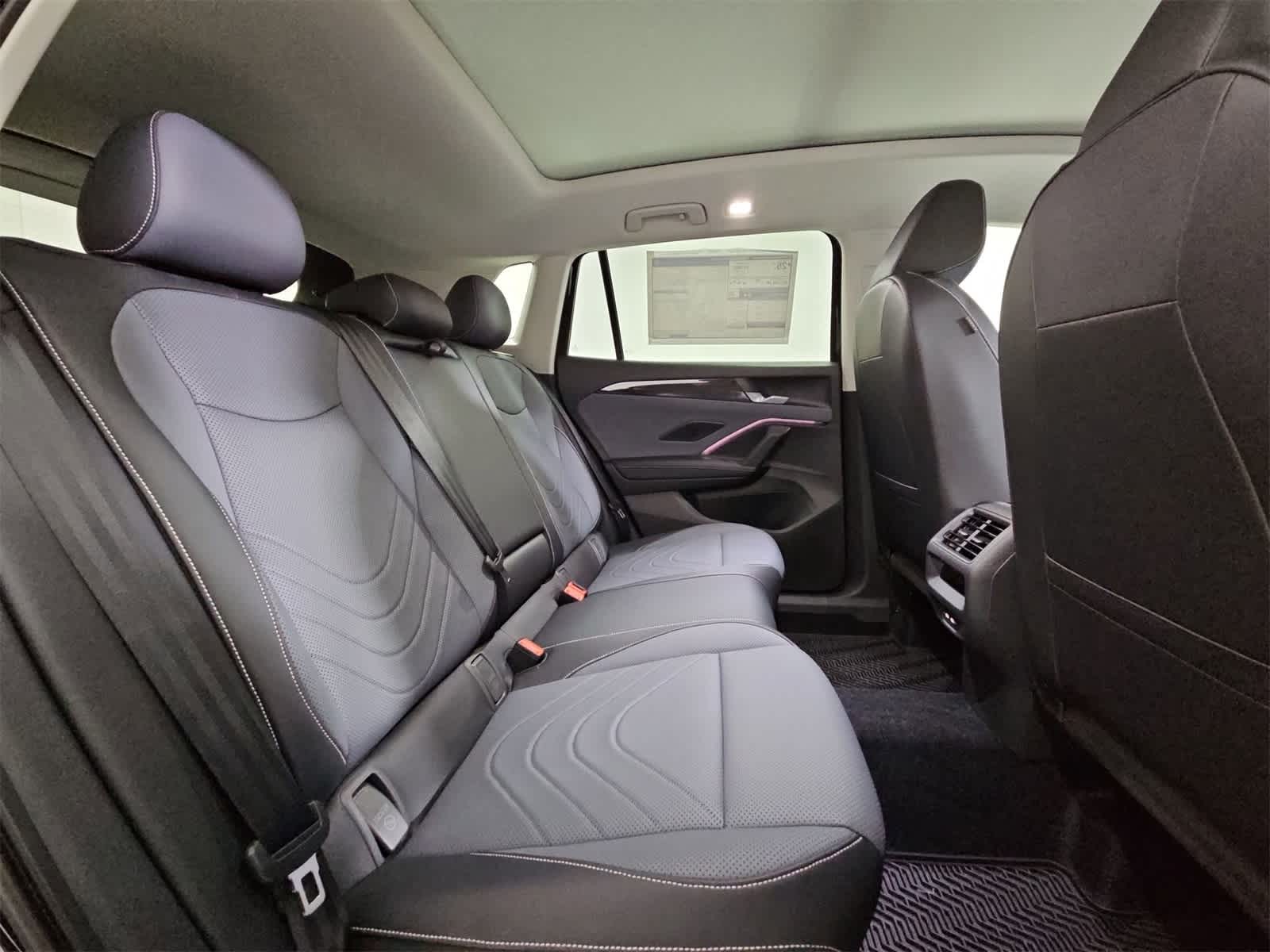 Thumbnail: 2025 Volkswagen Tiguan - 21