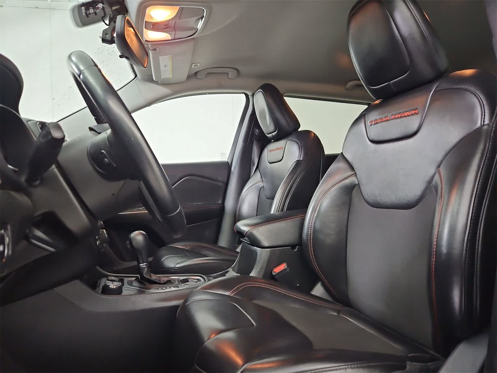 Thumbnail: 2019 Jeep Cherokee - 16