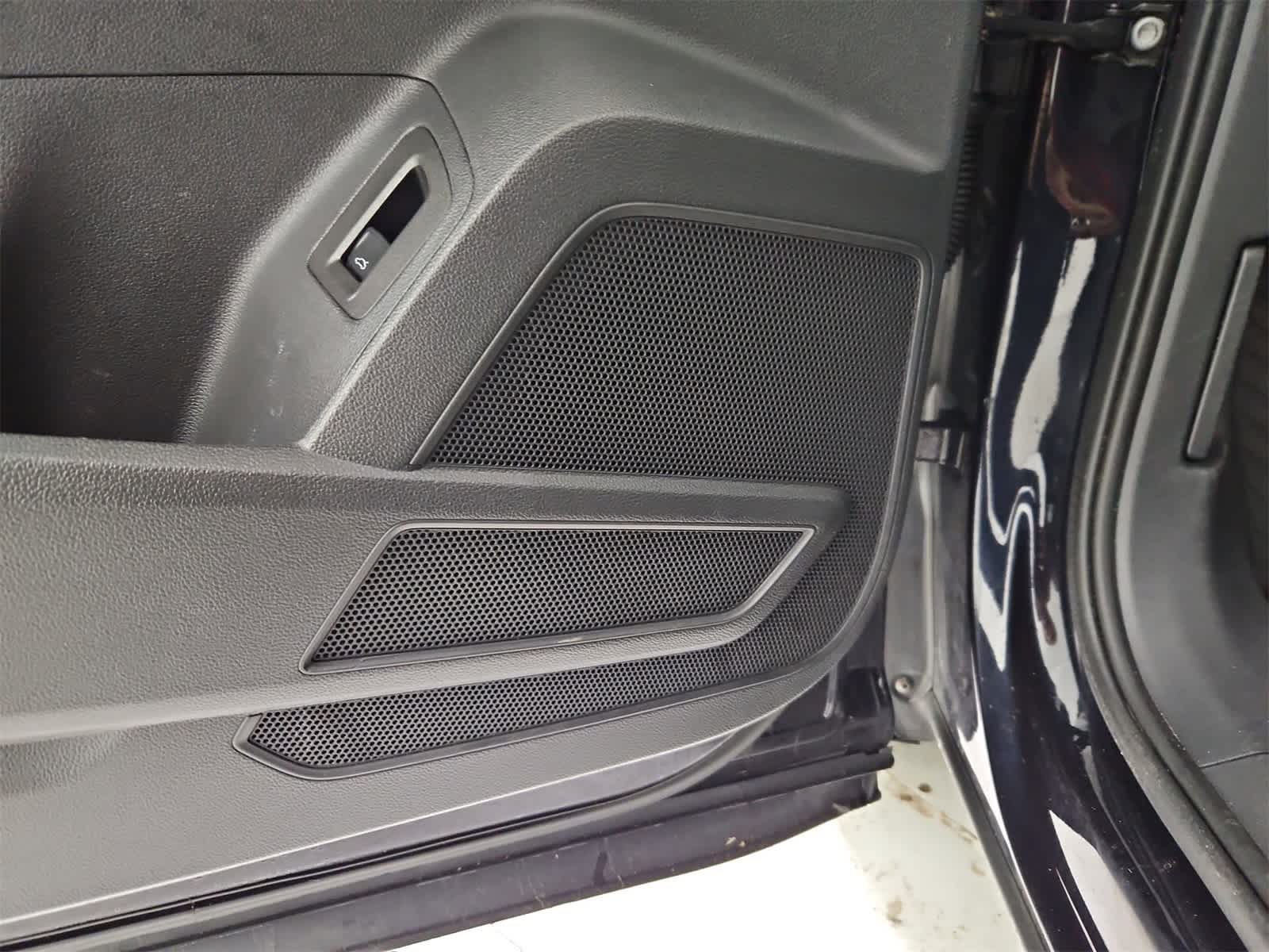 Thumbnail: 2021 Volkswagen Atlas - 32