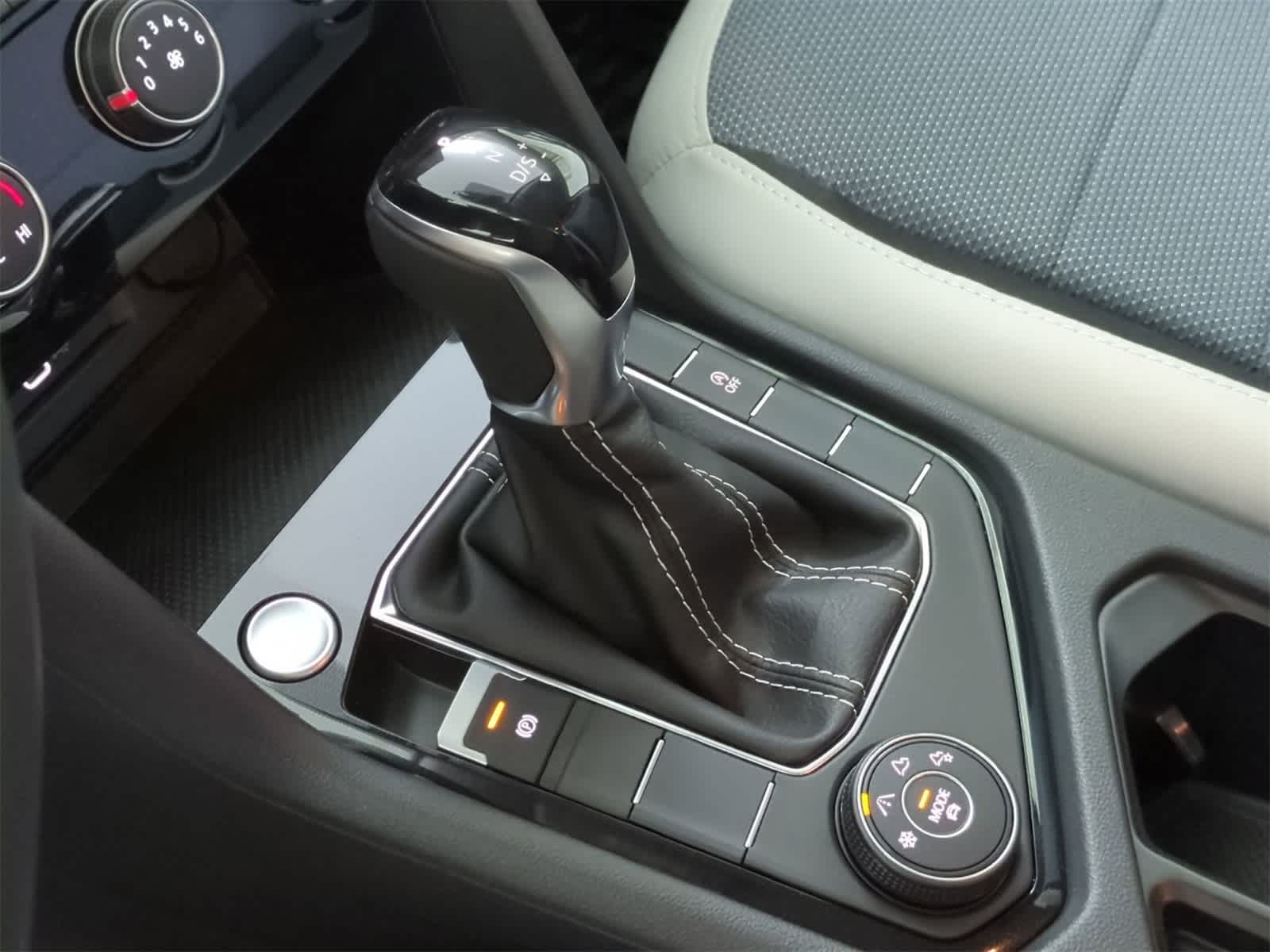 Thumbnail: 2025 Volkswagen Taos - 32