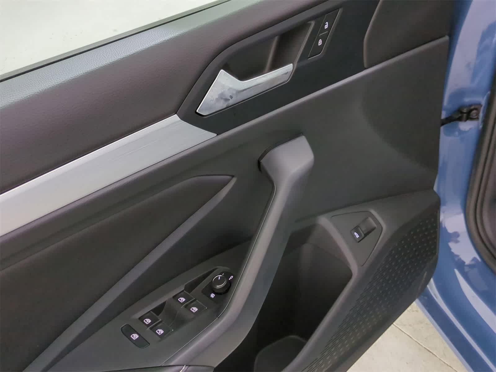 Thumbnail: 2025 Volkswagen Jetta - 17