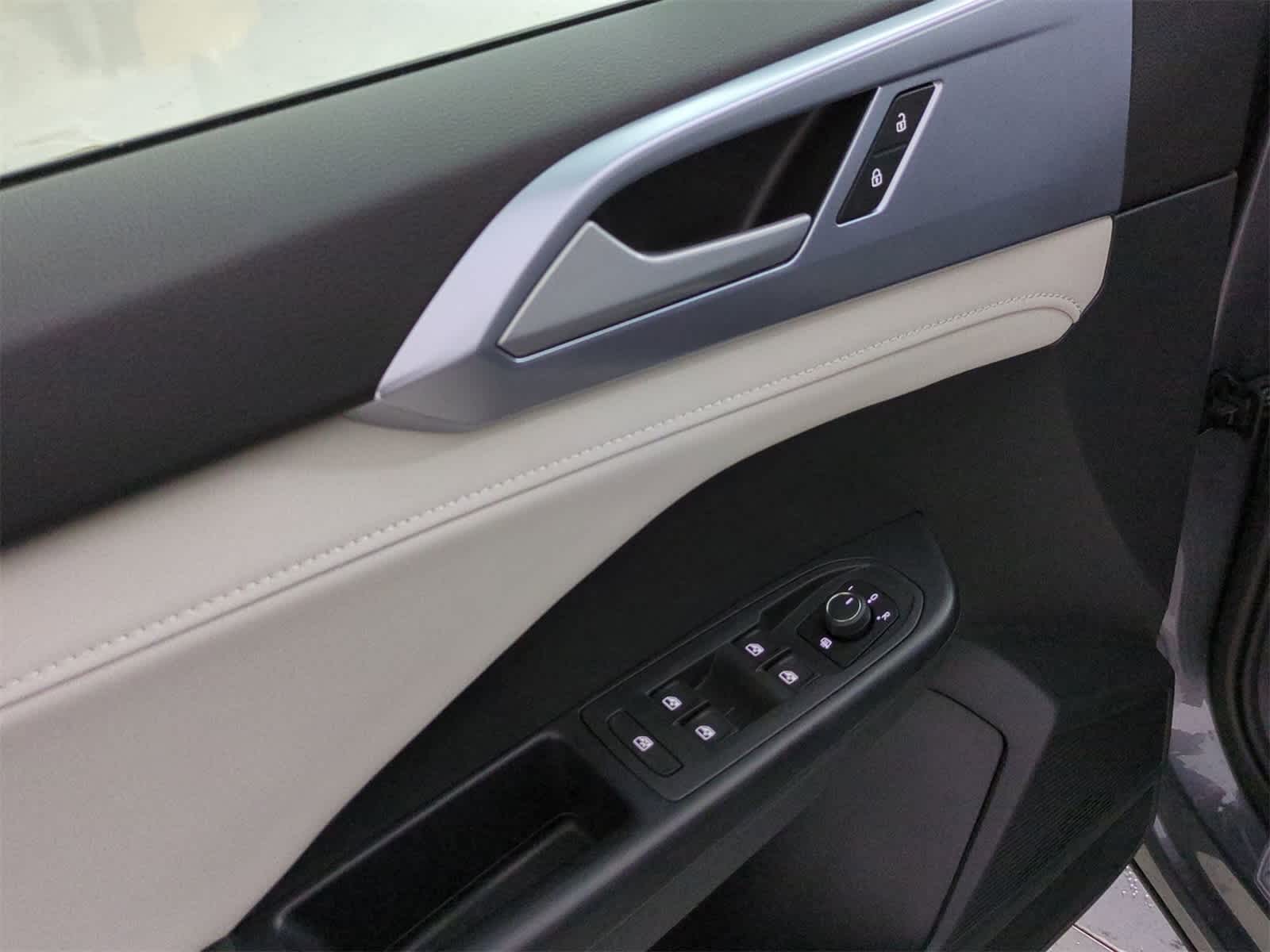 Thumbnail: 2025 Volkswagen Taos - 17