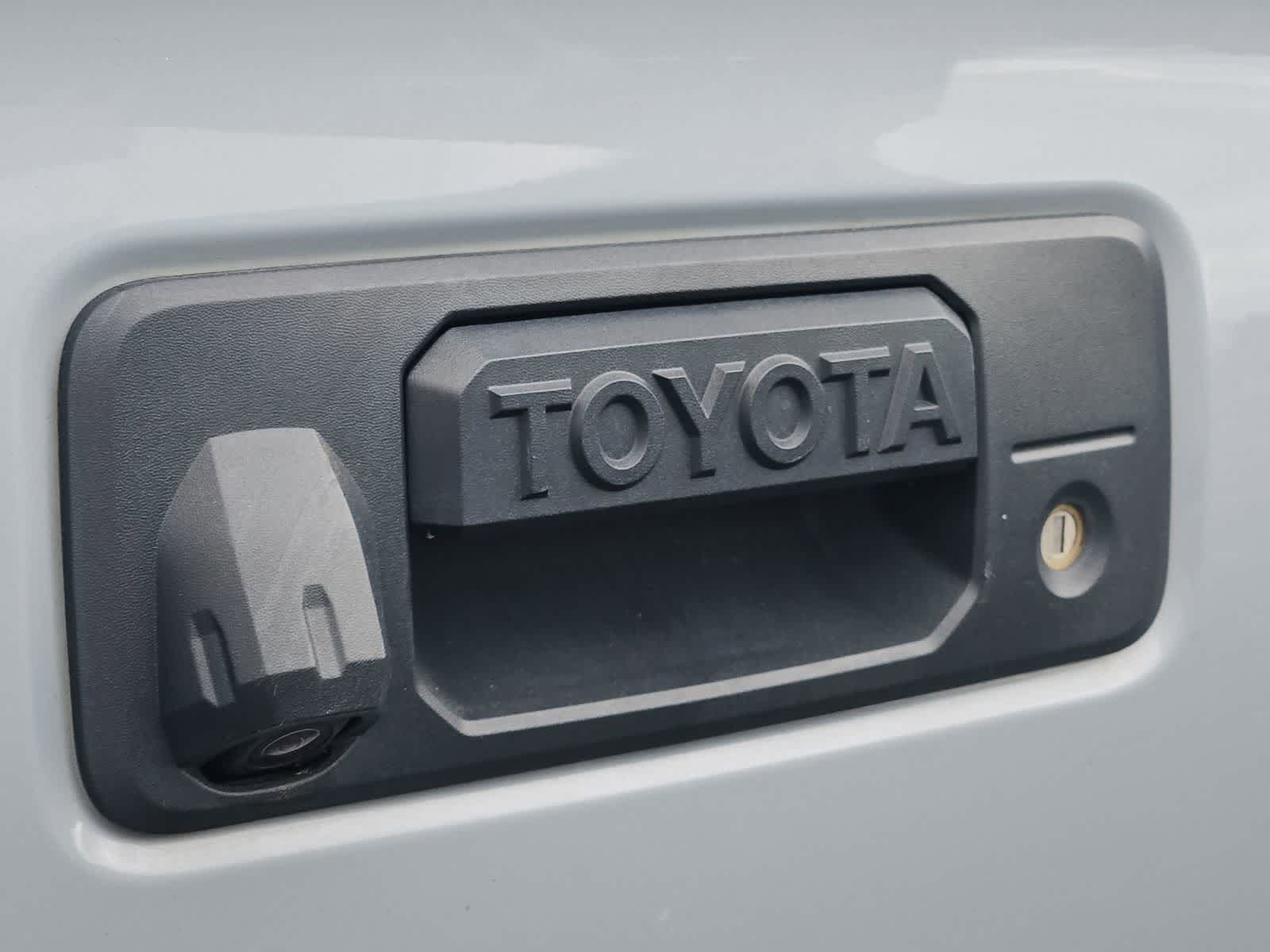 Thumbnail: 2018 Toyota Tacoma - 11