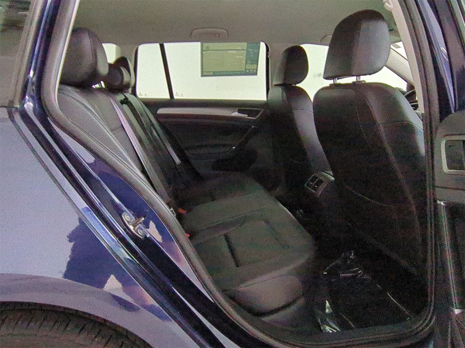Thumbnail: 2015 Volkswagen e-Golf - 20