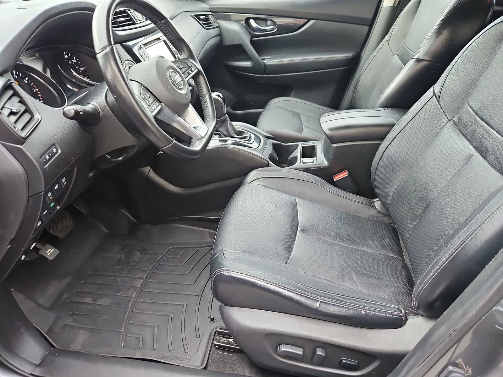 Thumbnail: 2017 Nissan Rogue - 16