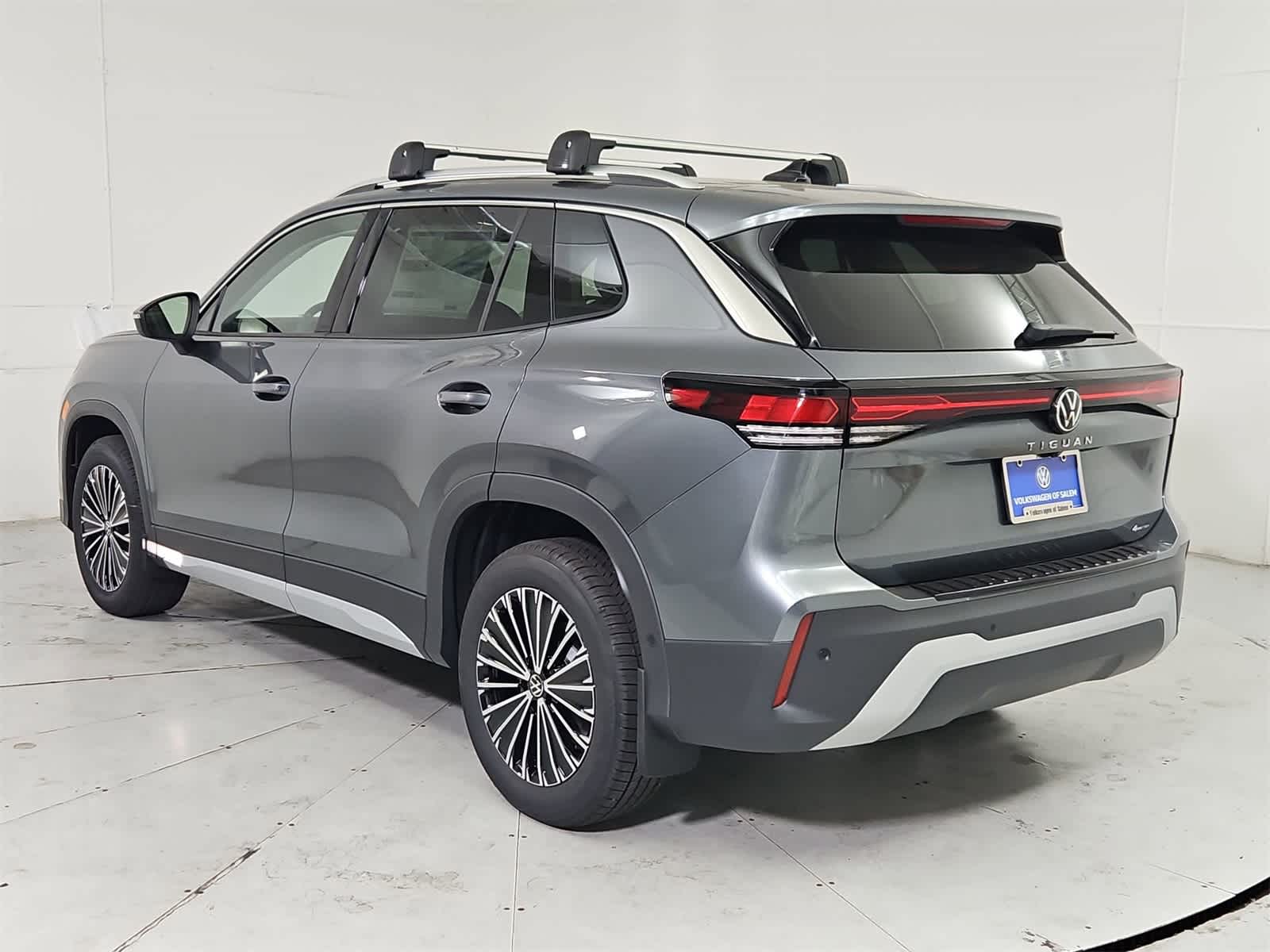 Thumbnail: 2025 Volkswagen Tiguan - 4