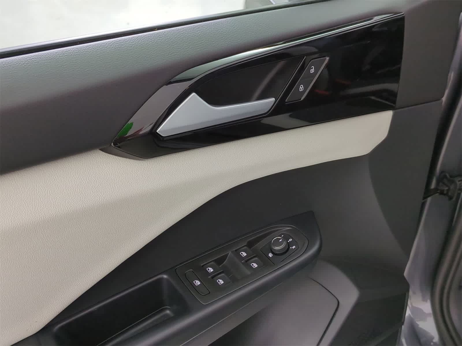 Thumbnail: 2025 Volkswagen Taos - 17