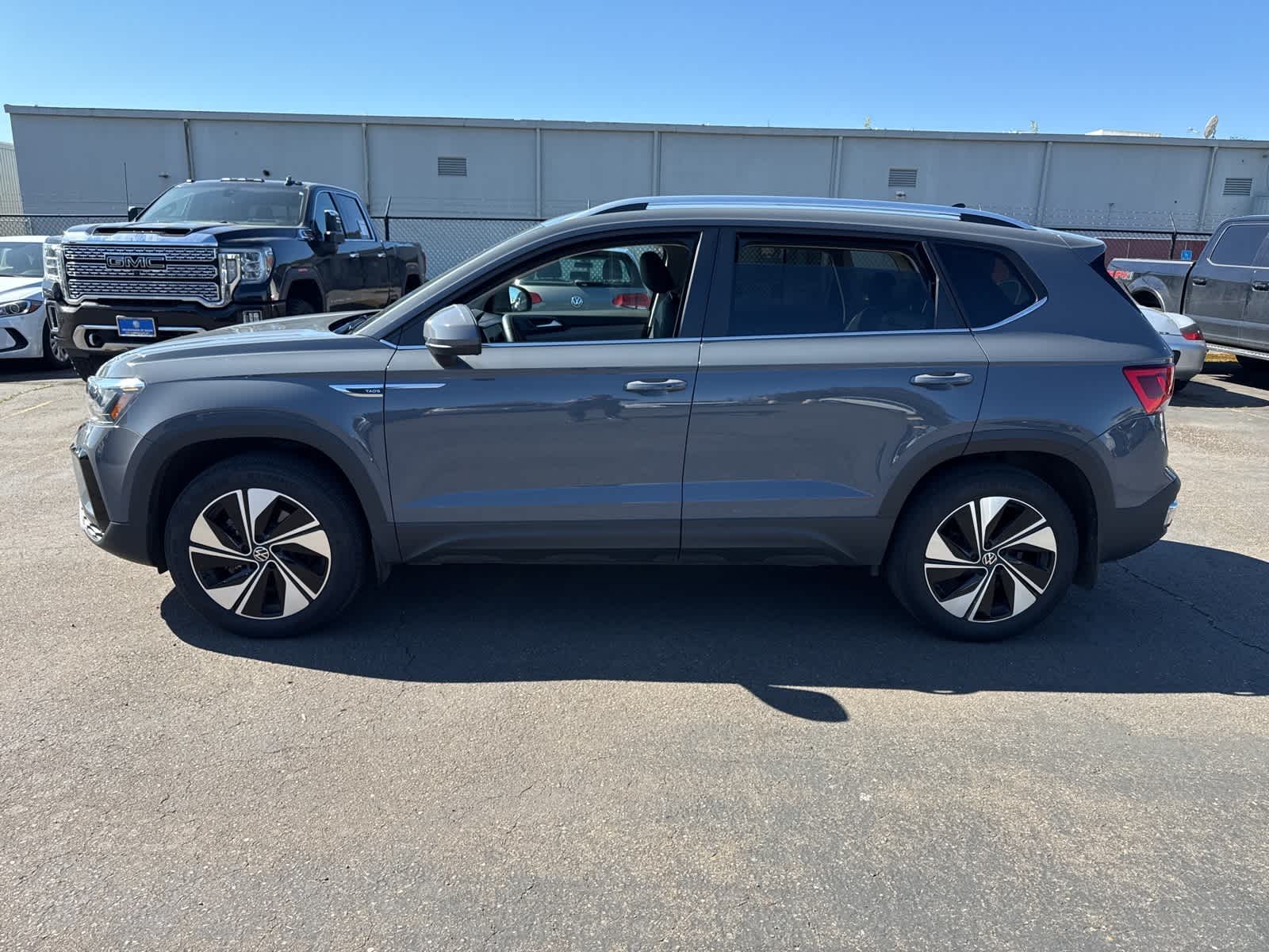 2024 Volkswagen Taos SE 2