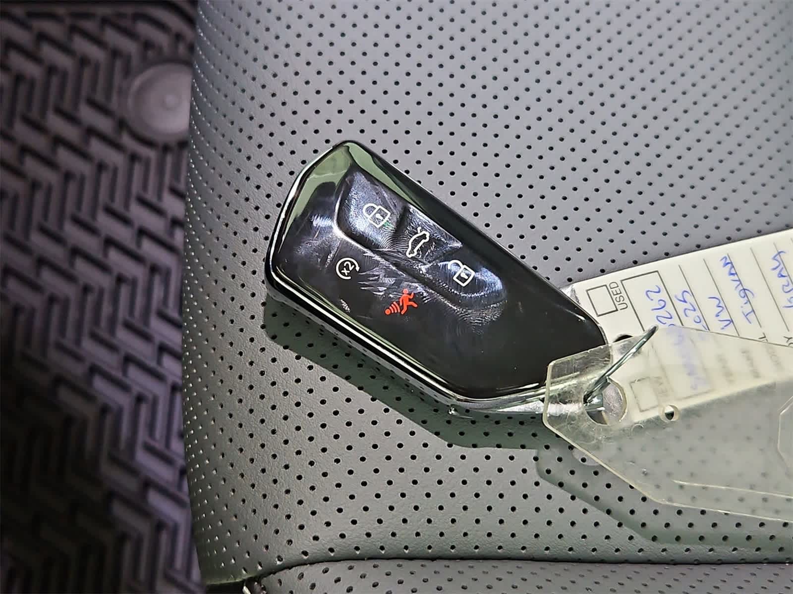 Thumbnail: 2025 Volkswagen Tiguan - 37