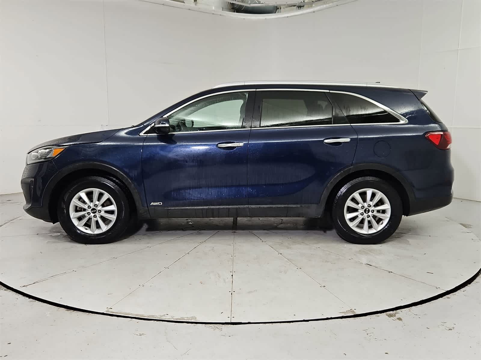 Thumbnail: 2019 Kia Sorento - 3