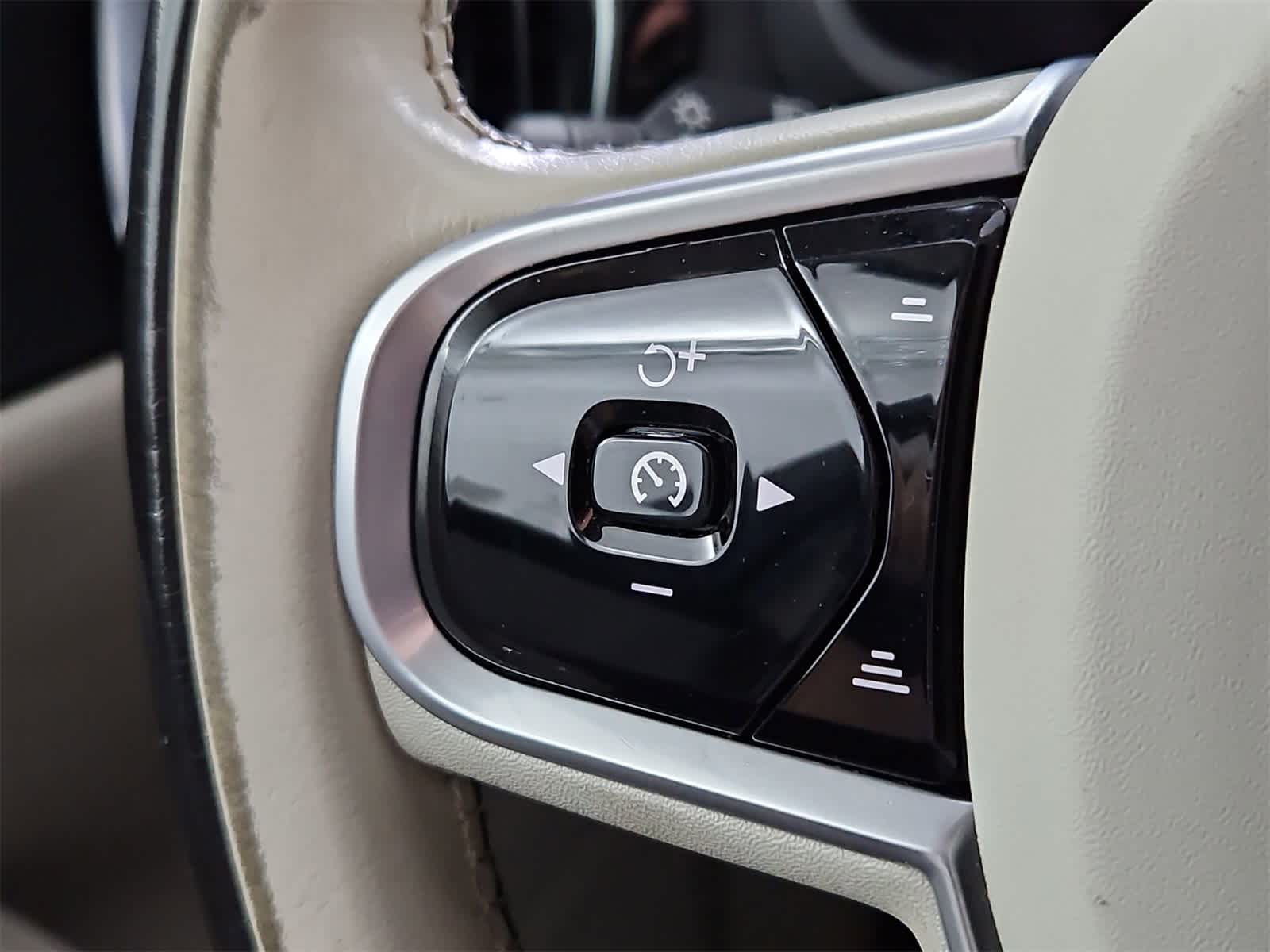 Thumbnail: 2021 Volvo S60 - 25