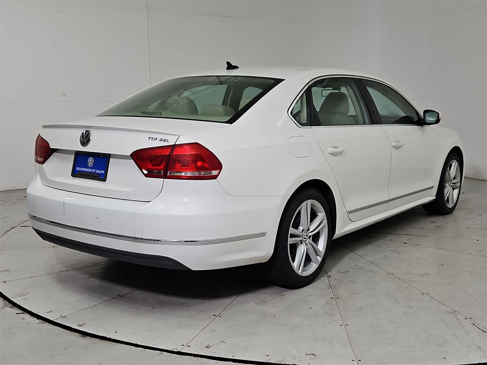 Thumbnail: 2013 Volkswagen Passat - 6