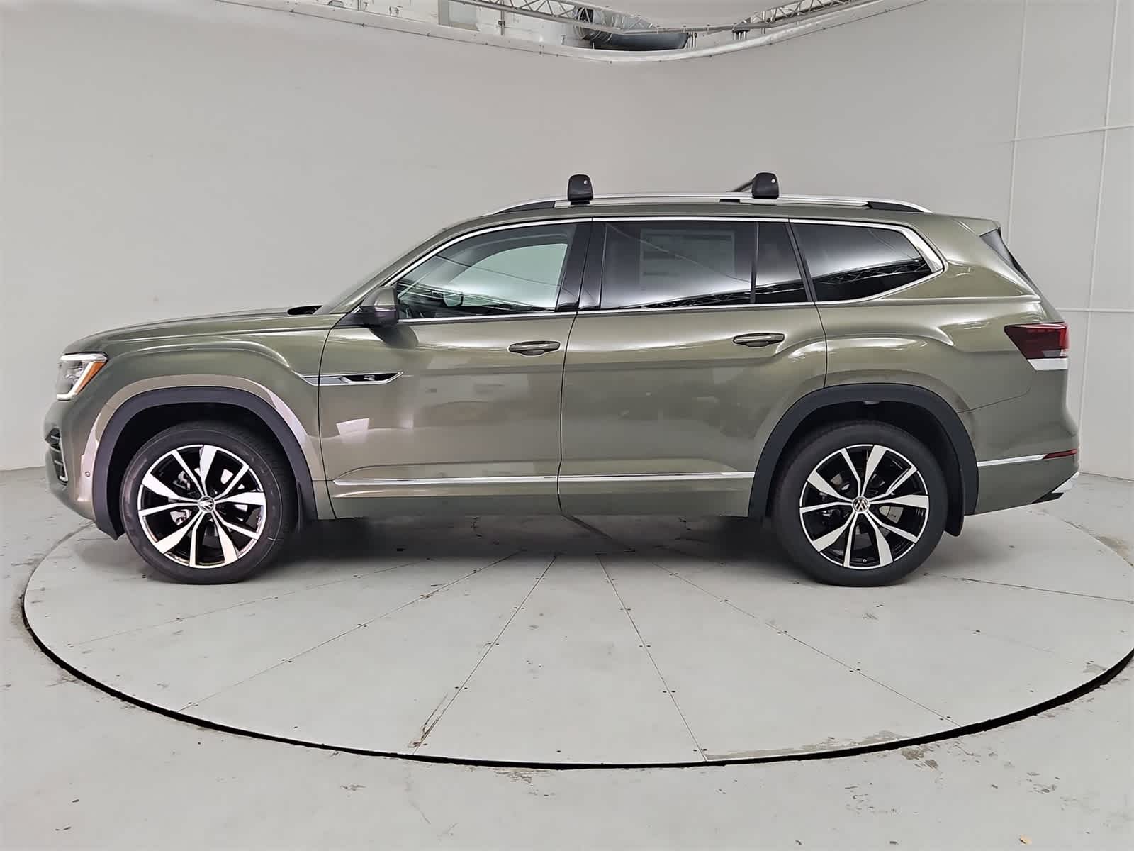 2025 Volkswagen Atlas SEL Premium R-Line photo 3