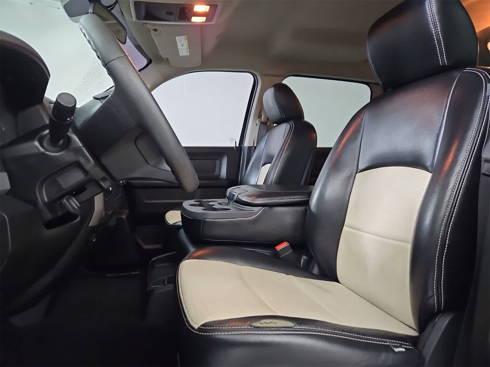 Thumbnail: 2019 RAM 1500 Classic - 15