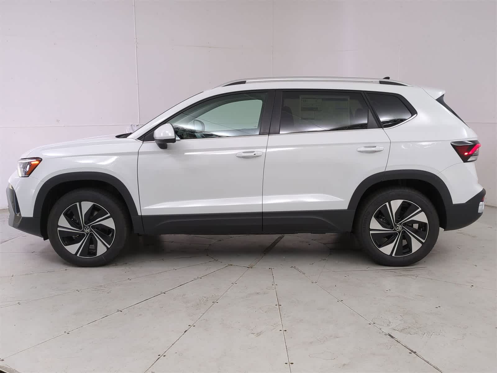 Thumbnail: 2025 Volkswagen Taos - 3