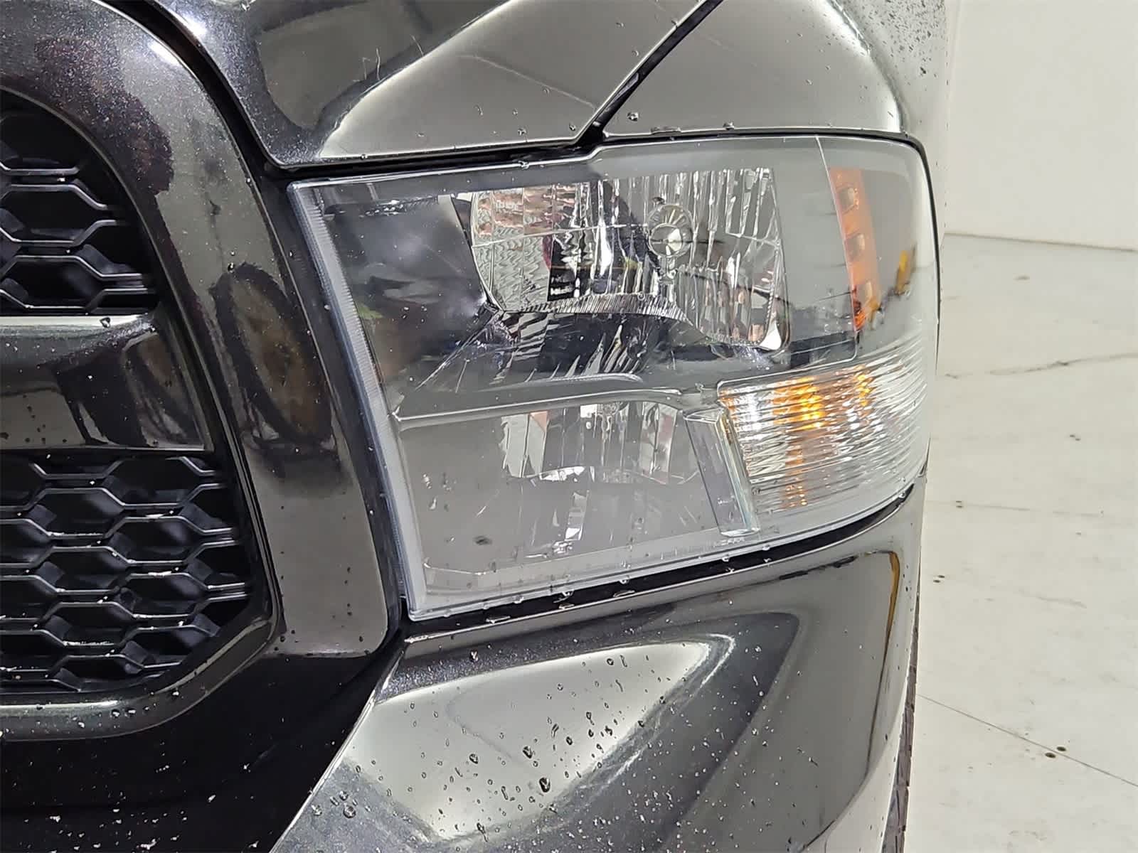 Thumbnail: 2019 RAM 1500 Classic - 10