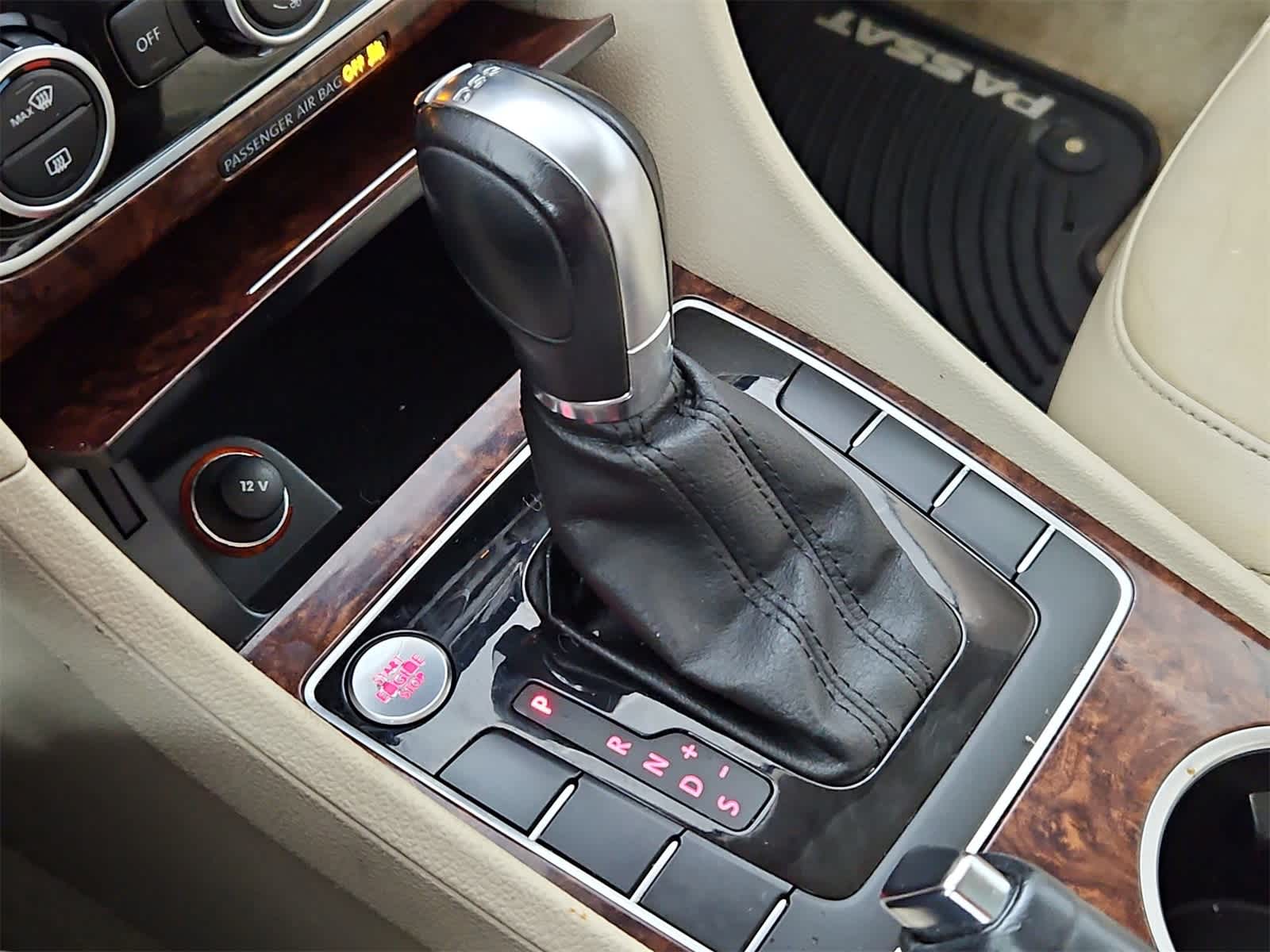 Thumbnail: 2013 Volkswagen Passat - 34