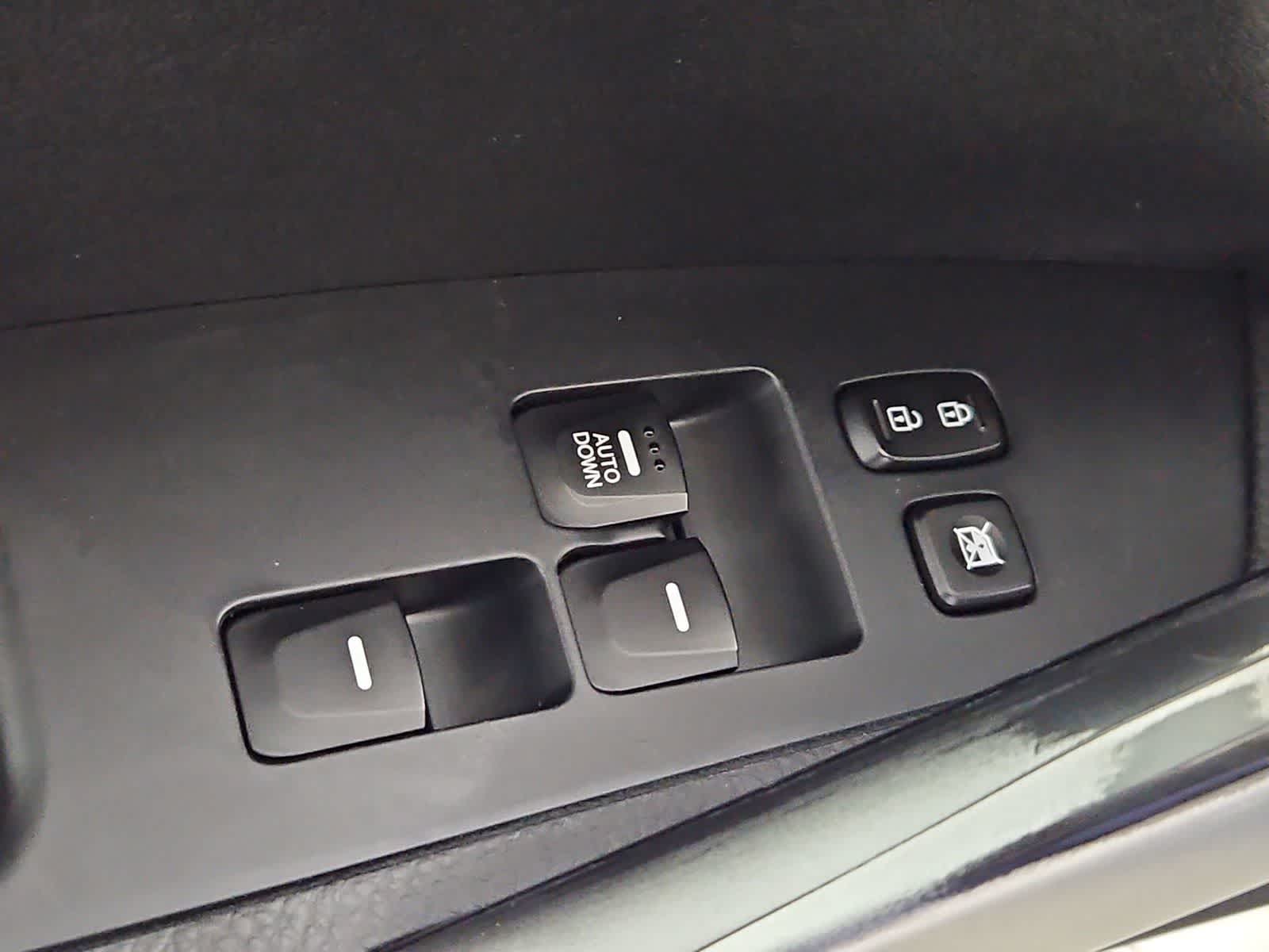 Thumbnail: 2017 Hyundai Veloster - 17