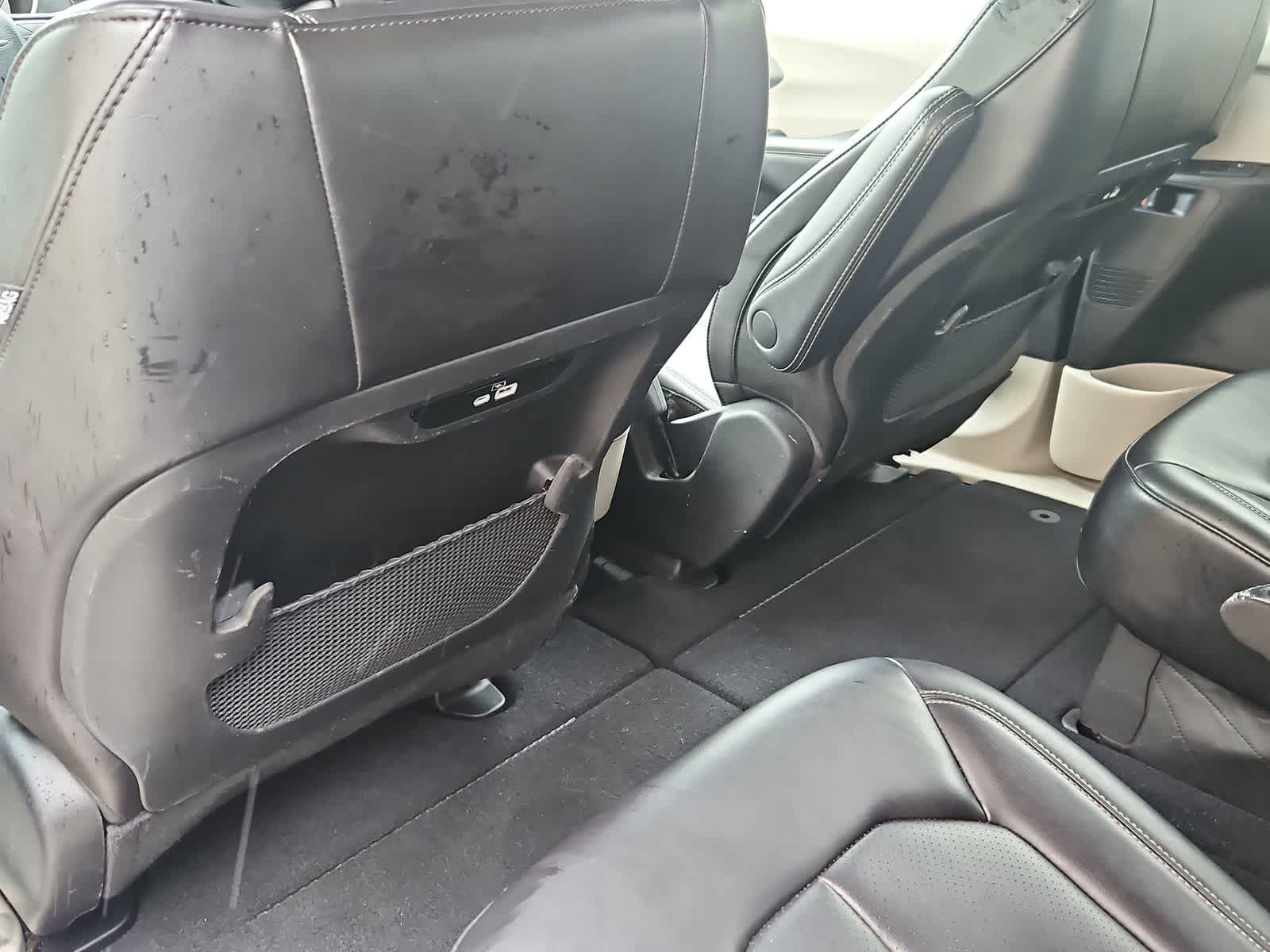 Thumbnail: 2023 Chrysler Pacifica - 18