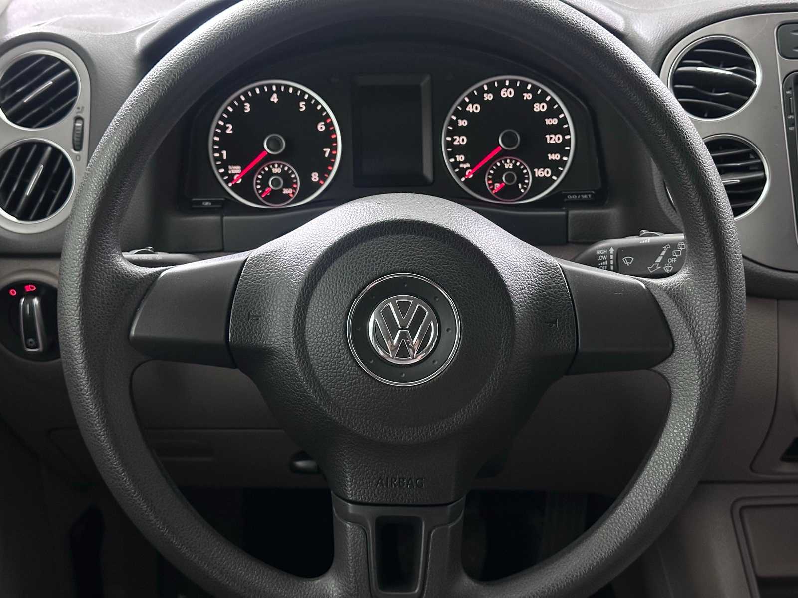 Thumbnail: 2011 Volkswagen Tiguan - 19