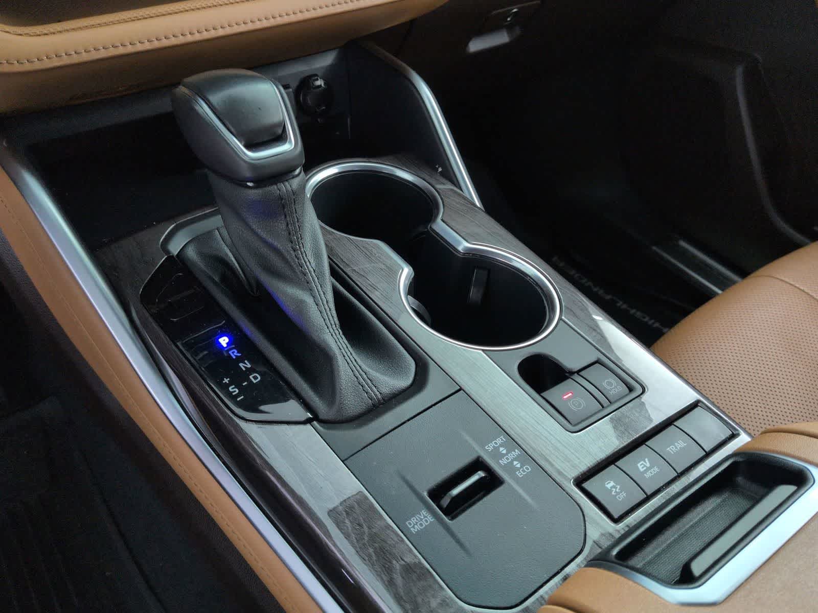 Thumbnail: 2021 Toyota Highlander - 32