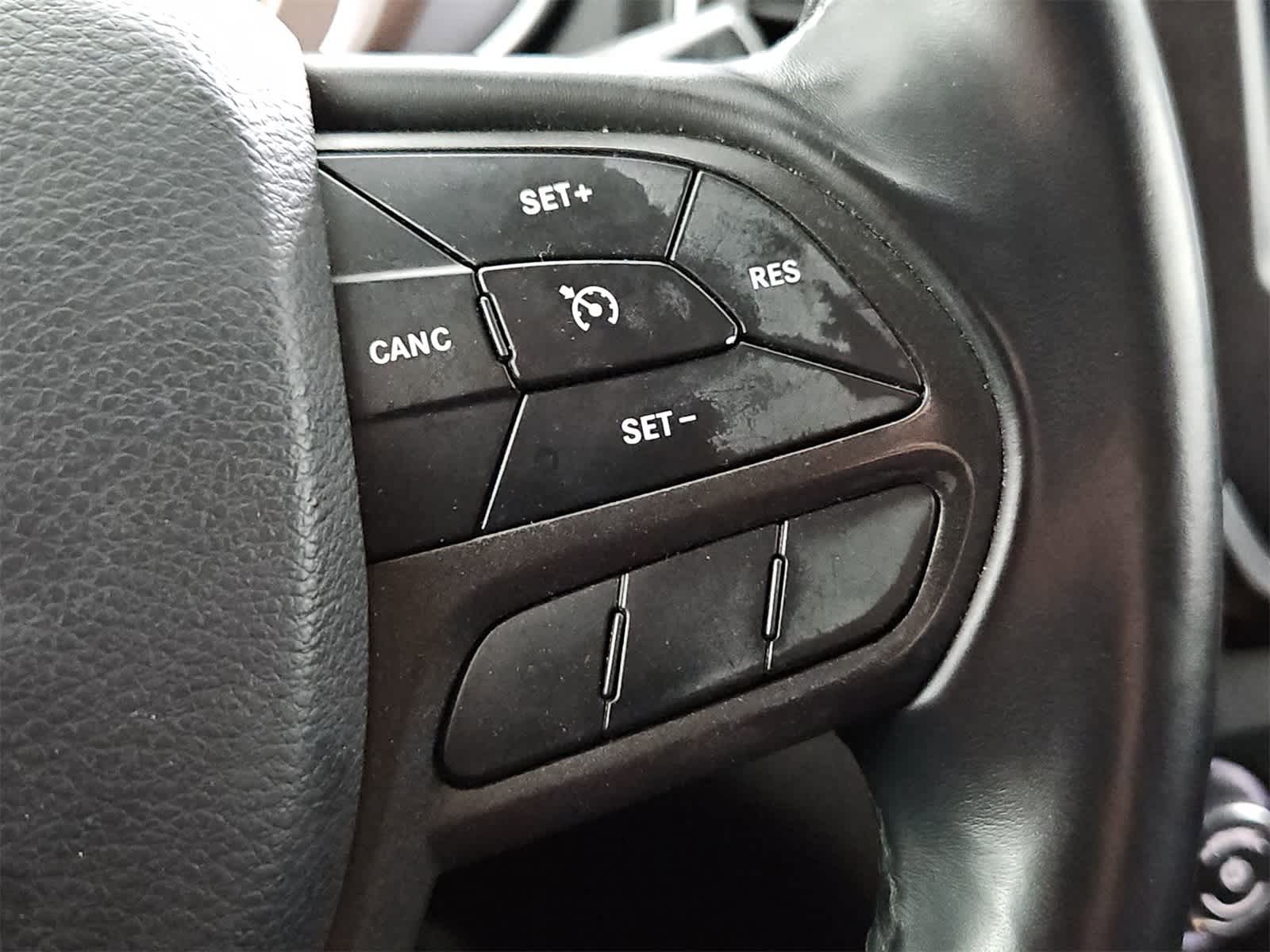 Thumbnail: 2019 Jeep Cherokee - 24