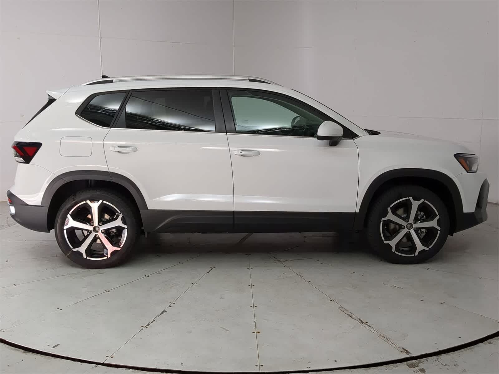 Thumbnail: 2025 Volkswagen Taos - 7