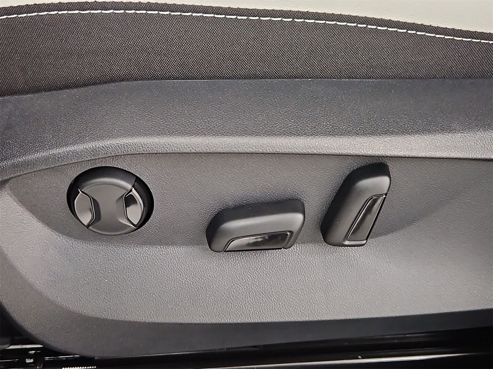 Thumbnail: 2025 Volkswagen Taos - 16