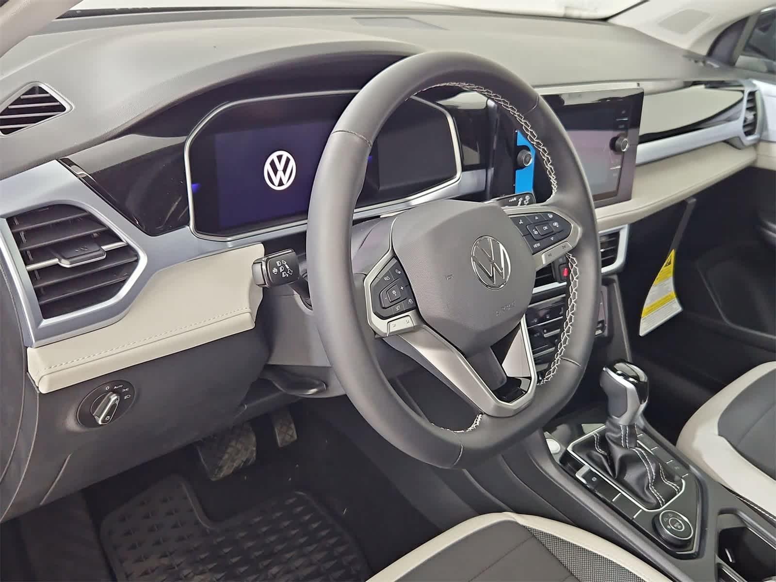 Thumbnail: 2025 Volkswagen Taos - 2