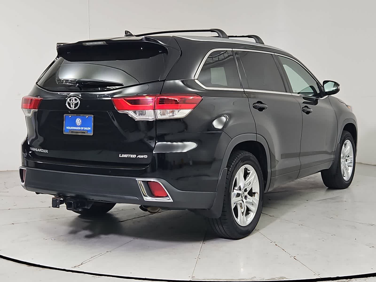 Thumbnail: 2019 Toyota Highlander - 6