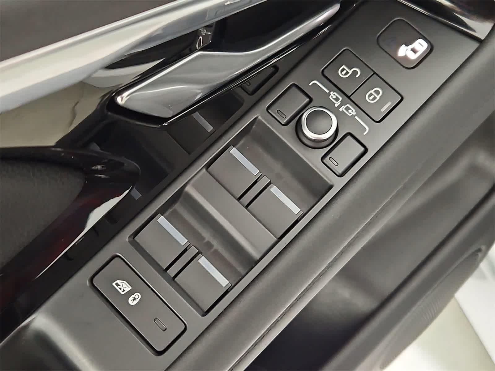 Thumbnail: 2020 Land Rover Range Rover Evoque - 17