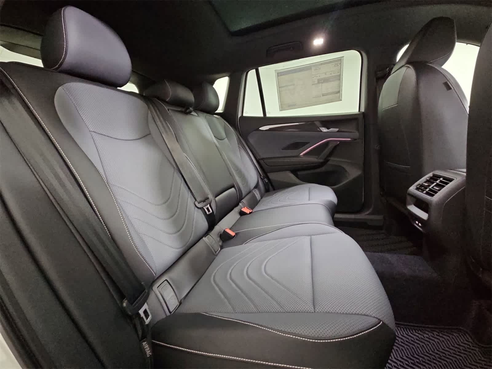 Thumbnail: 2025 Volkswagen Tiguan - 21