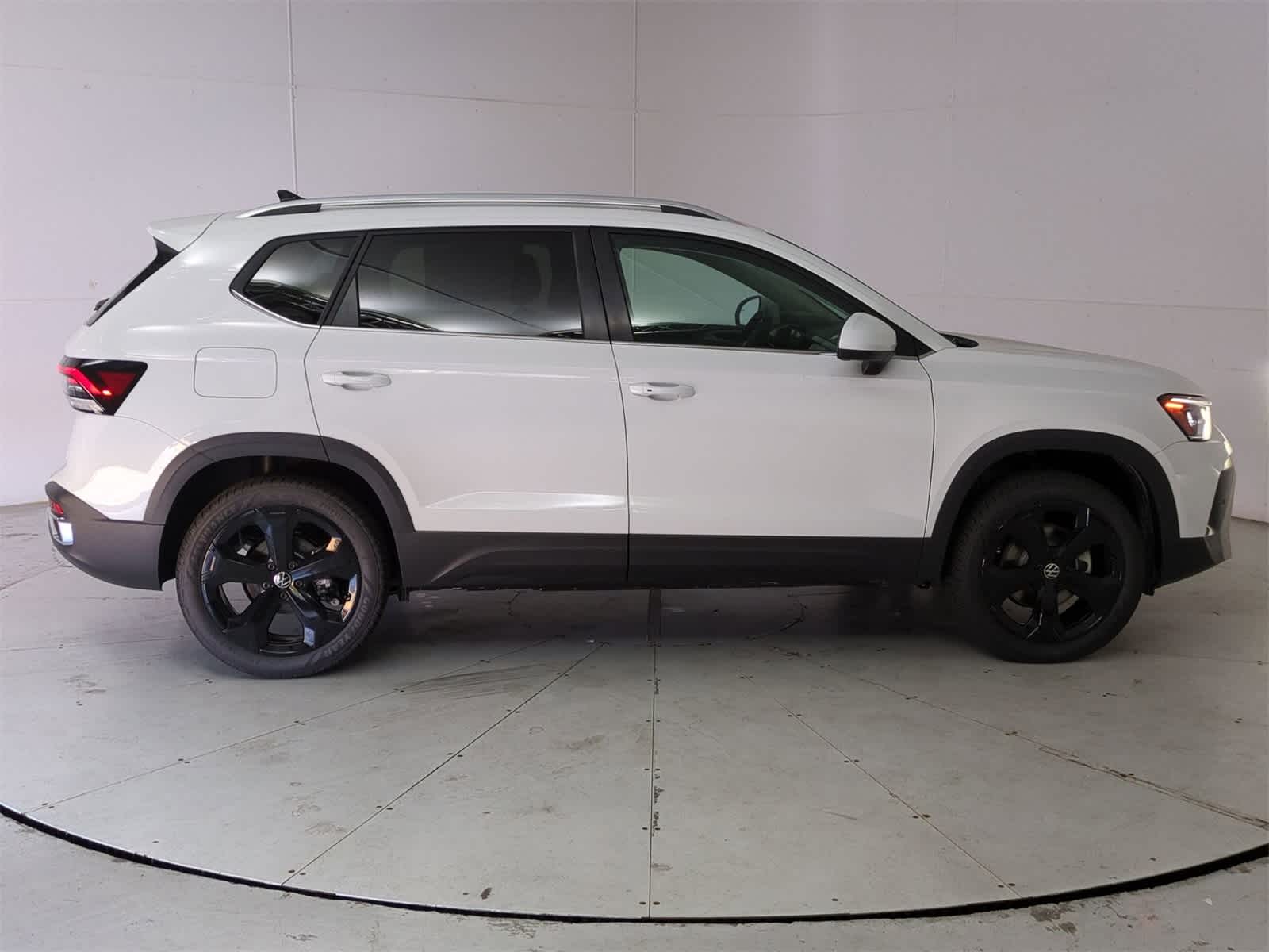 Thumbnail: 2025 Volkswagen Taos - 7