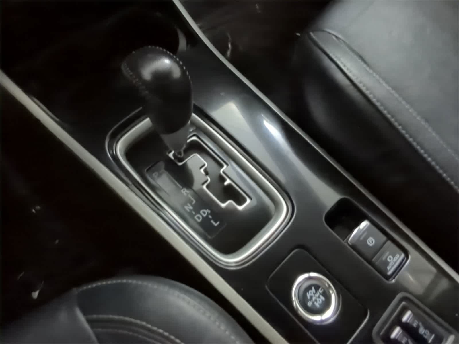 Thumbnail: 2020 Mitsubishi Outlander - 31