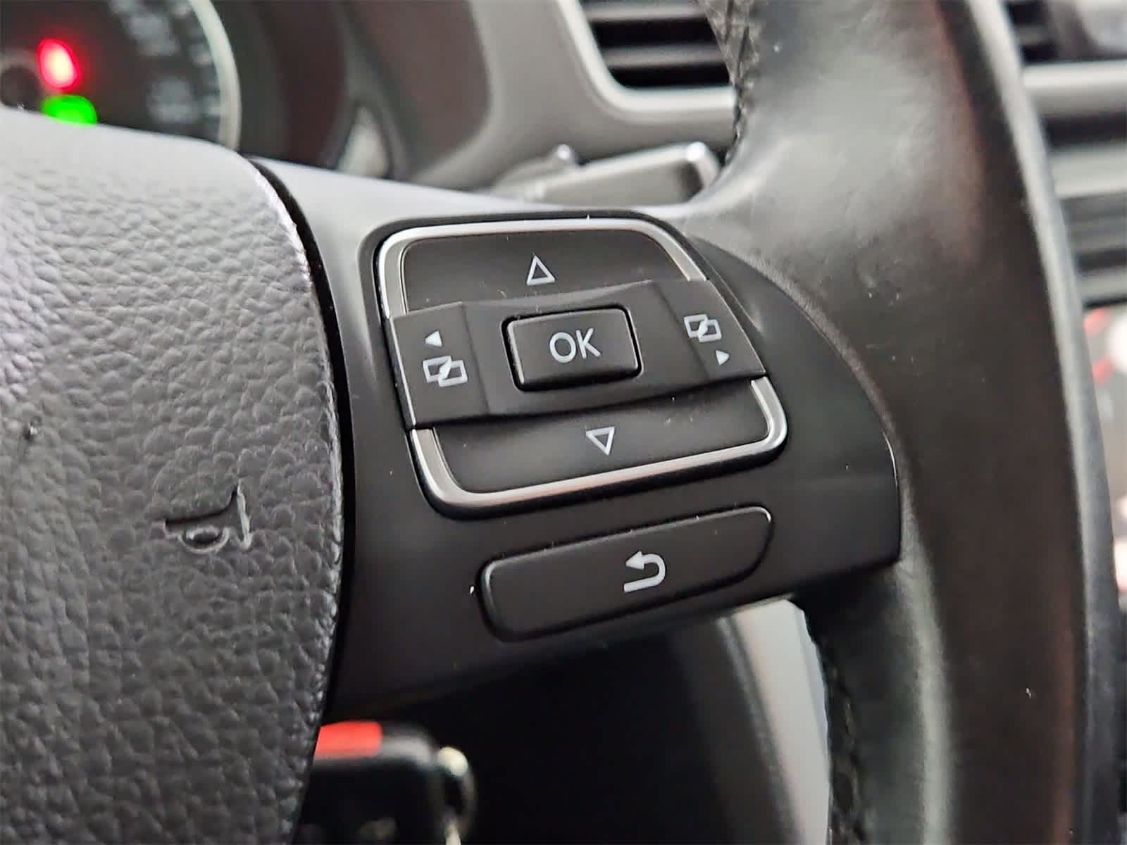 Thumbnail: 2013 Volkswagen Passat - 26