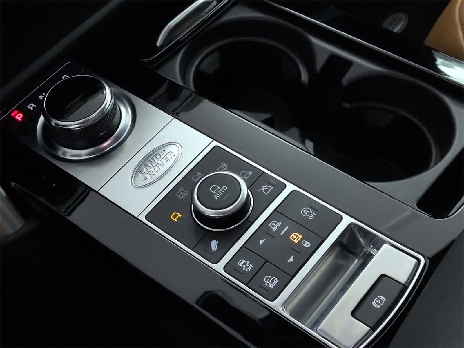 Thumbnail: 2020 Land Rover Discovery - 33