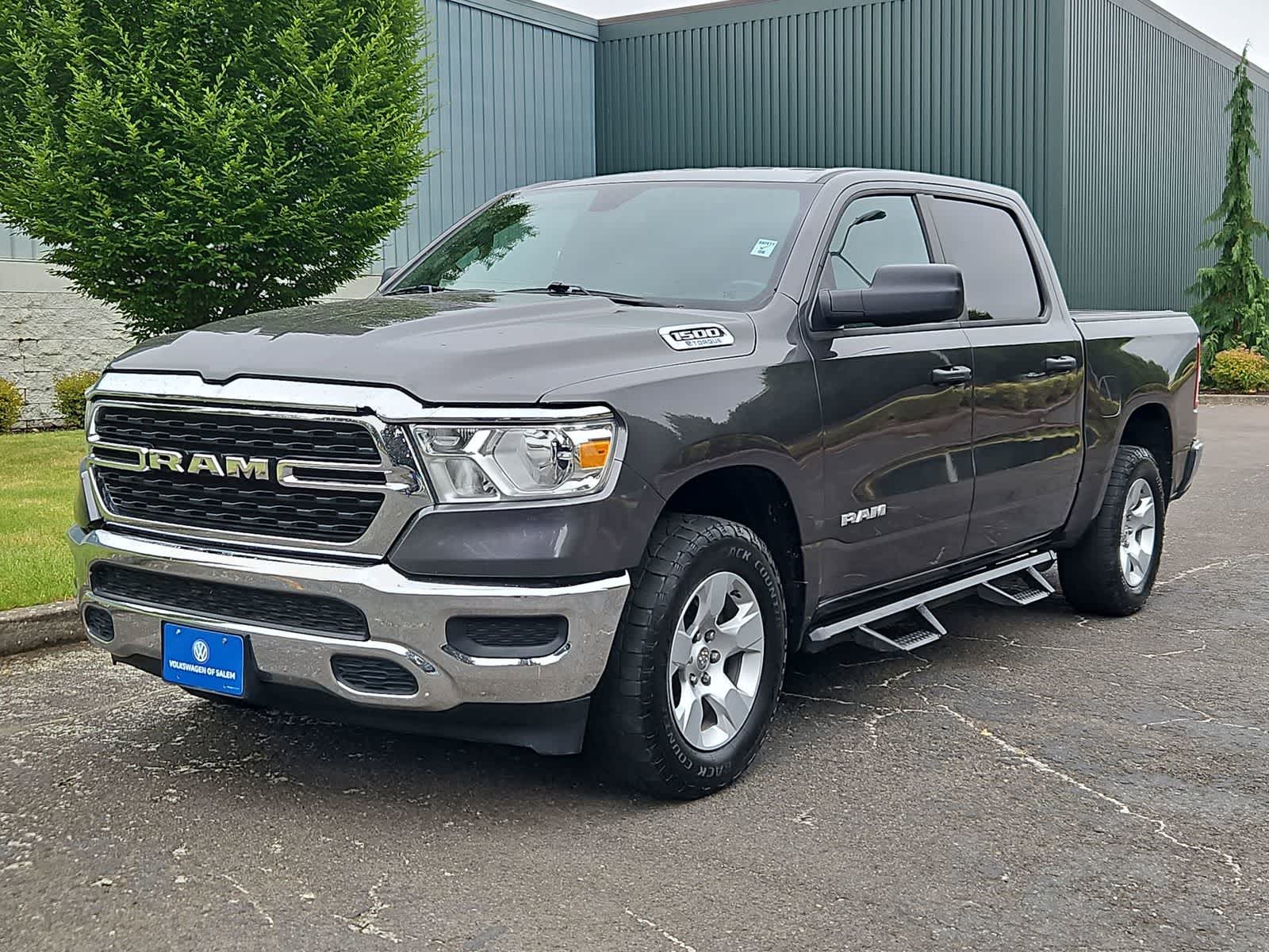 2023 RAM 1500 Big Horn/Lone Star 4x4 Crew Cab 5'7's photo