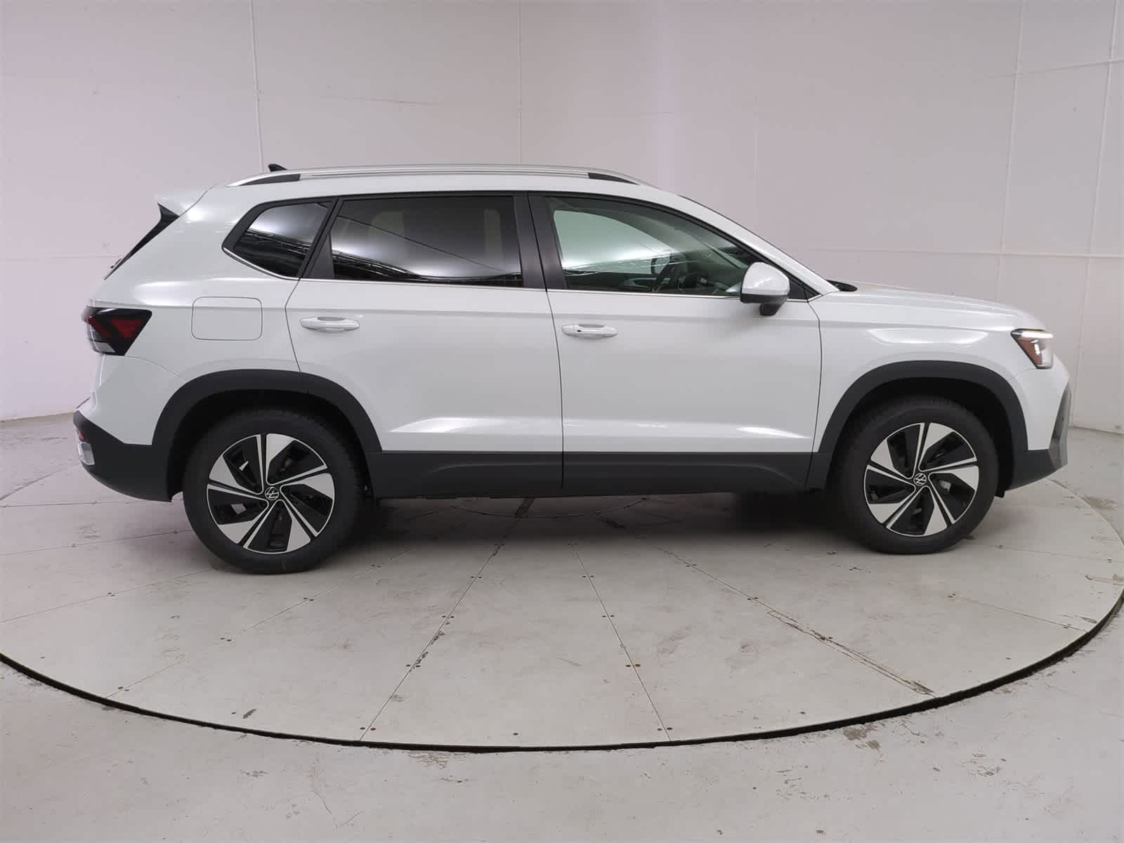 Thumbnail: 2025 Volkswagen Taos - 7