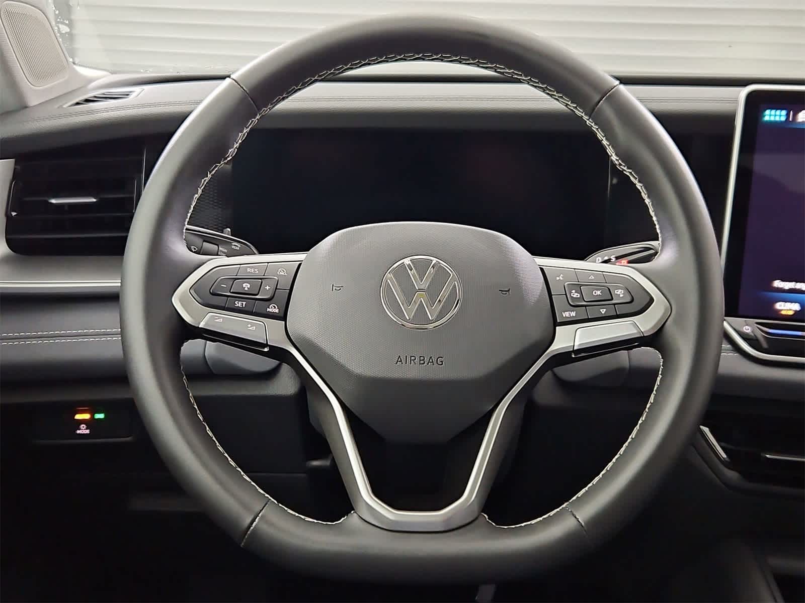 Thumbnail: 2025 Volkswagen Tiguan - 24