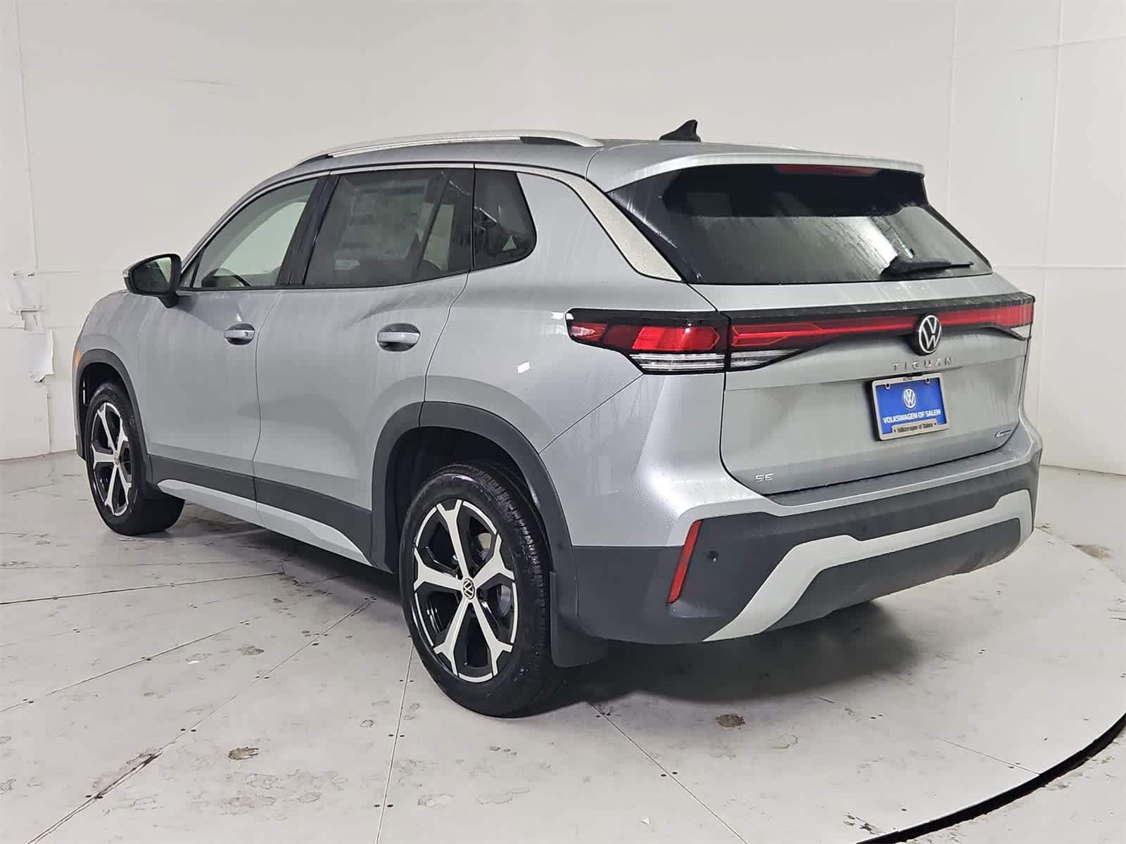 Thumbnail: 2025 Volkswagen Tiguan - 4