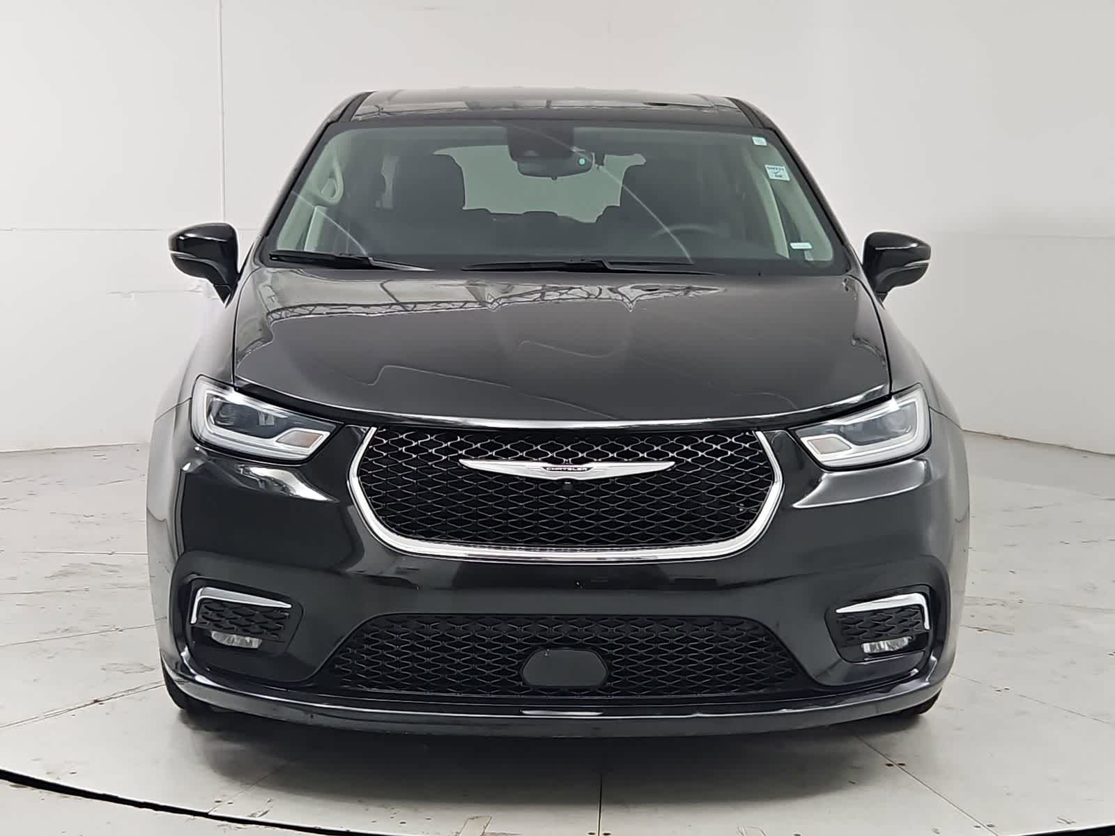 Thumbnail: 2023 Chrysler Pacifica - 9