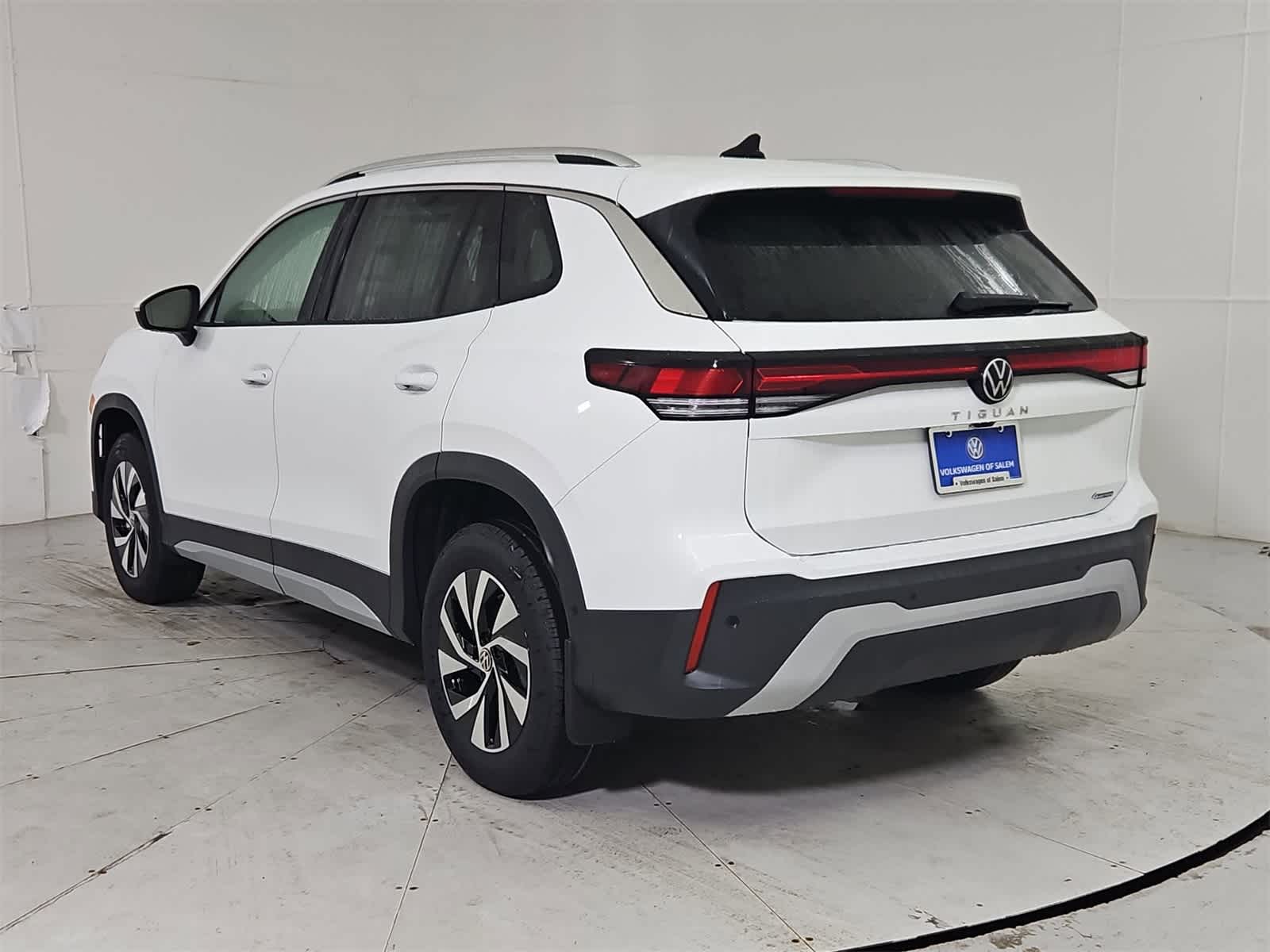 Thumbnail: 2026 Volkswagen Tiguan - 4