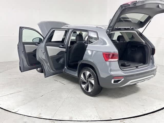 2024 Volkswagen Taos SE 11