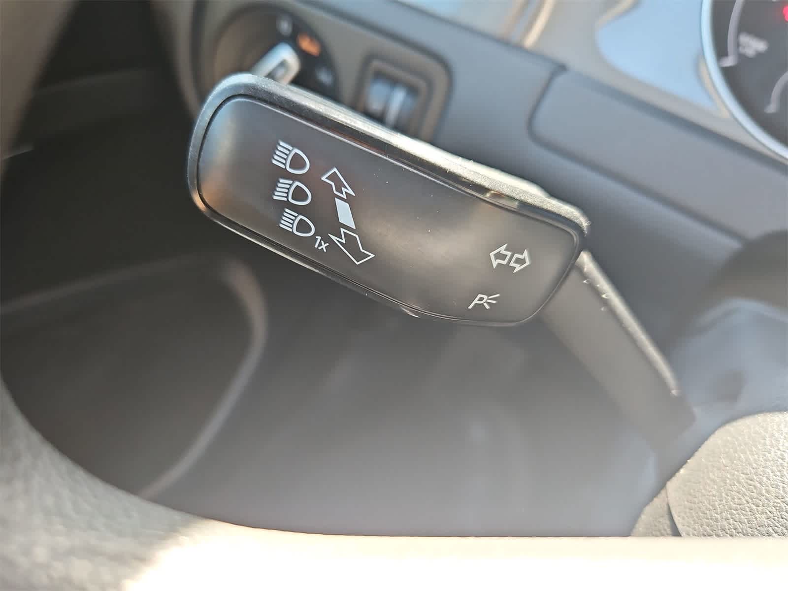 Thumbnail: 2016 Volkswagen e-Golf - 23