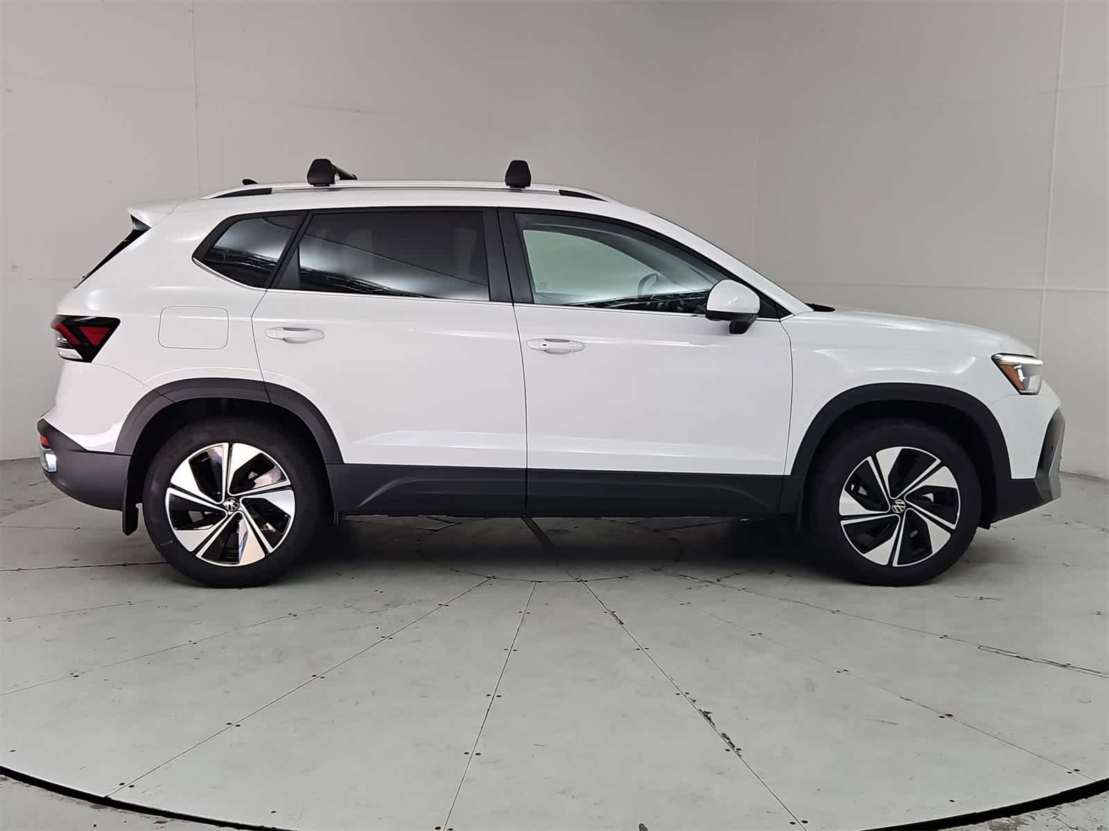 2025 Volkswagen Taos SE 7